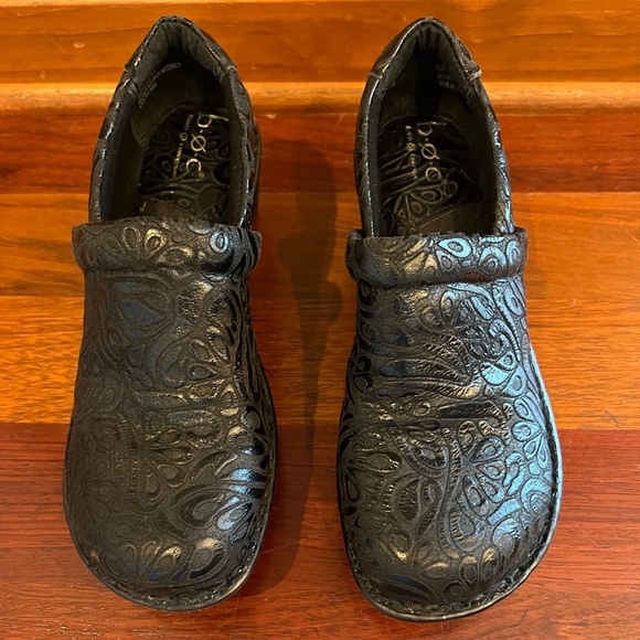 BOC Born Peggy Clogs Black Tooled Leather Floral, Nurse, Size 8 Wide - Picture 2 of 9